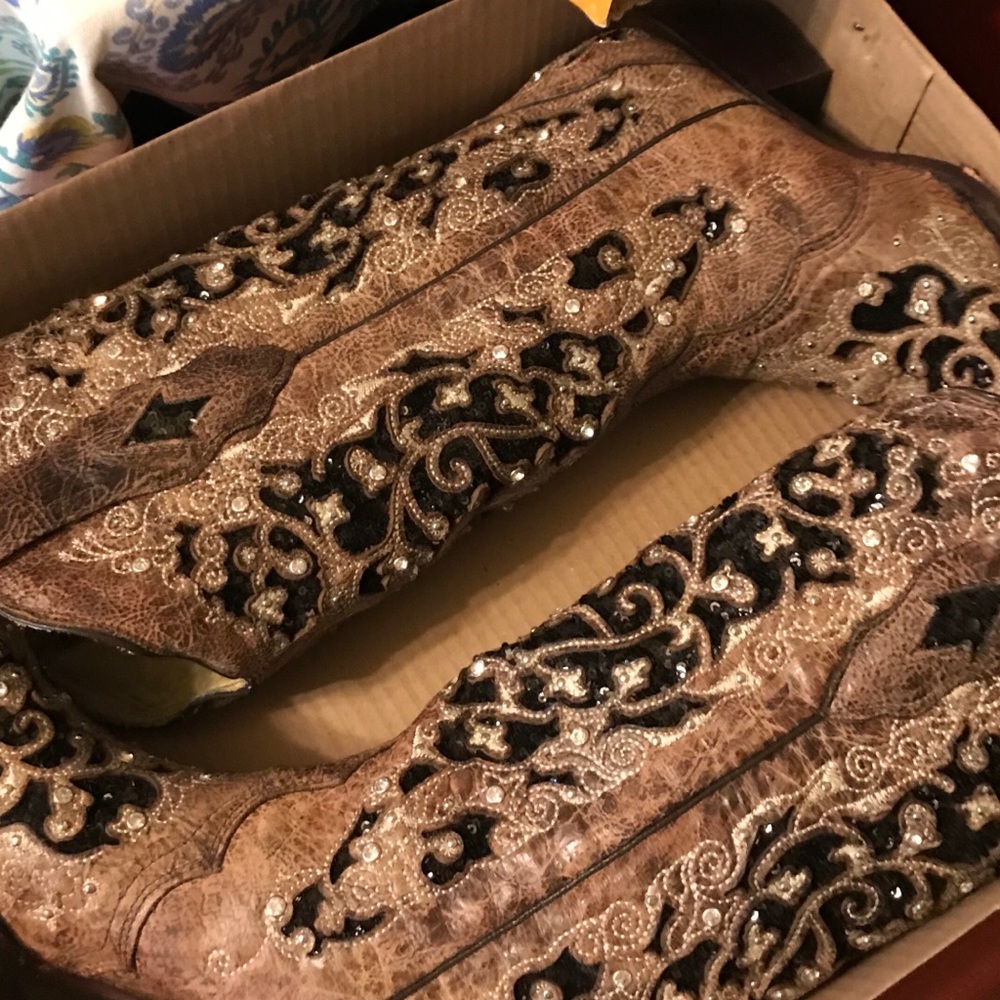 Dancing cowgirl boots with lots of bling.